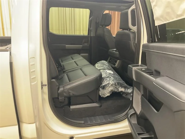 2026 FORD F-350 Super Duty Lariat - Photo 14