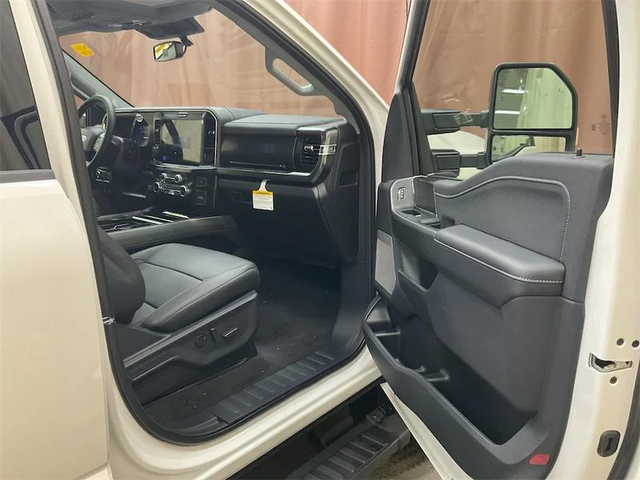 2026 FORD F-350 Super Duty Lariat - Photo 15