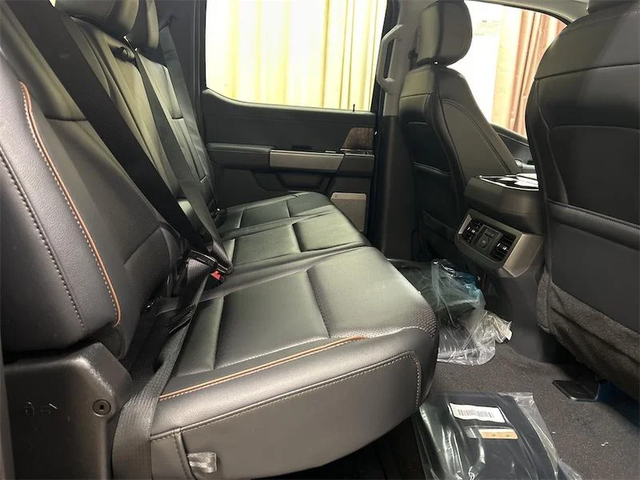 2026 FORD F-350 Super Duty Lariat - Photo 14