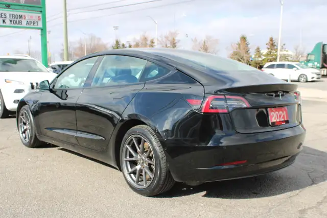 2021 Tesla Model 3 - Photo 5