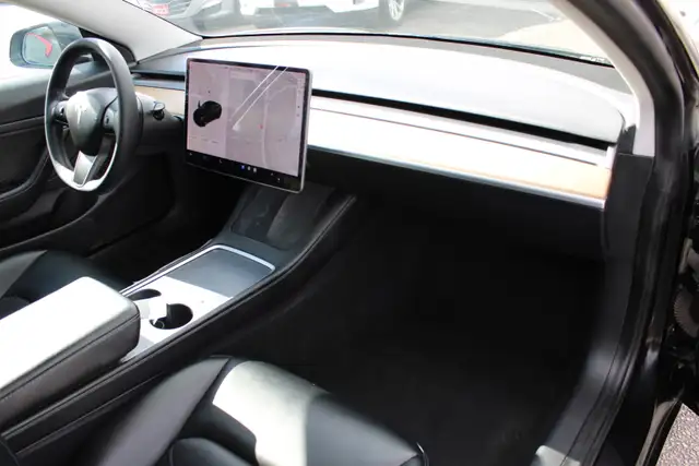 2021 Tesla Model 3 - Photo 11