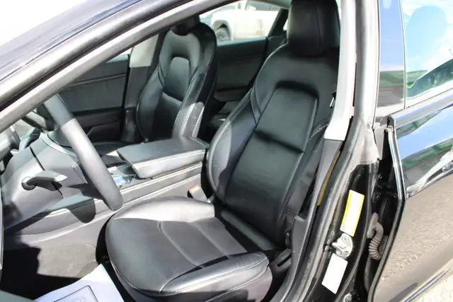 2021 Tesla Model 3 - Photo 12