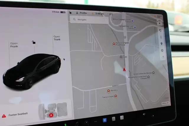 2021 Tesla Model 3 - Photo 17