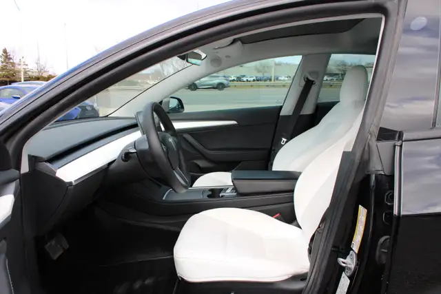 2022 Tesla Model 3 - Photo 3
