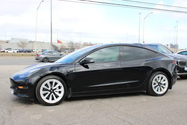 2022 Tesla Model 3 - Photo 4