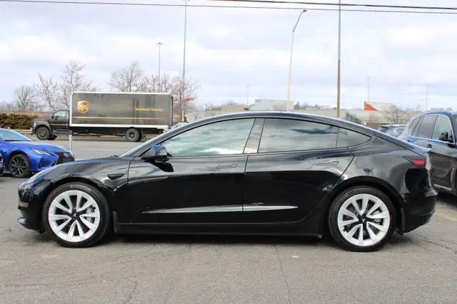 2022 Tesla Model 3 - Photo 5