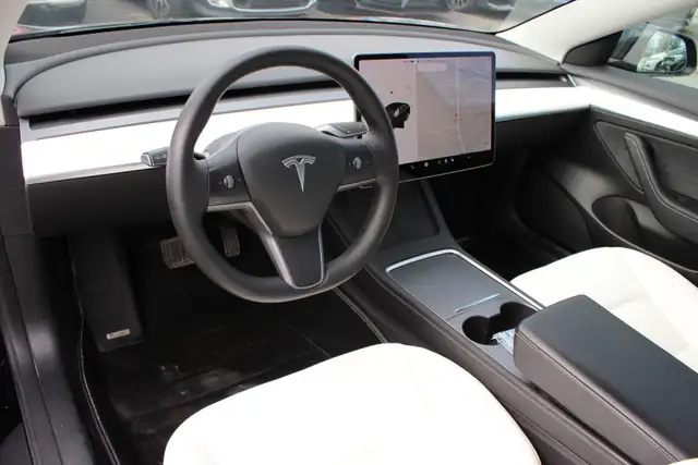 2022 Tesla Model 3 - Photo 10