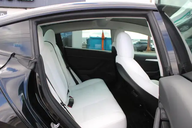 2022 Tesla Model 3 - Photo 14