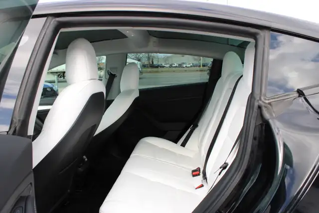 2022 Tesla Model 3 - Photo 15