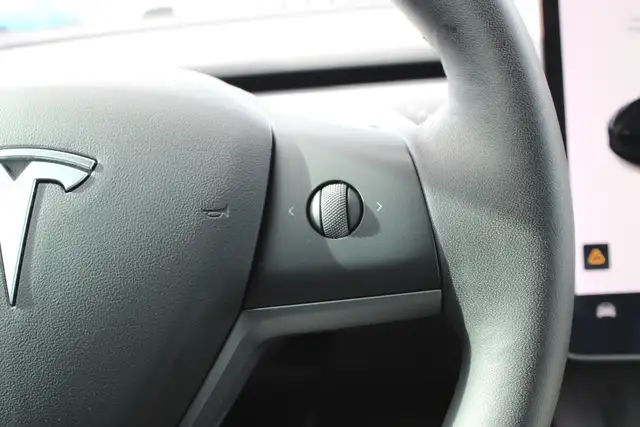 2022 Tesla Model 3 - Photo 16