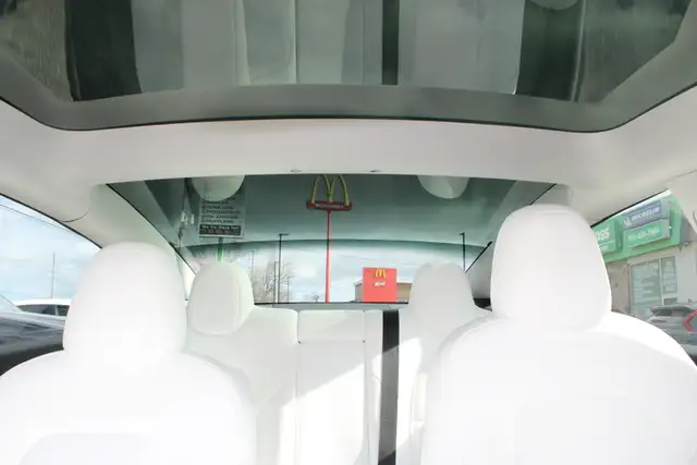 2022 Tesla Model 3 - Photo 24