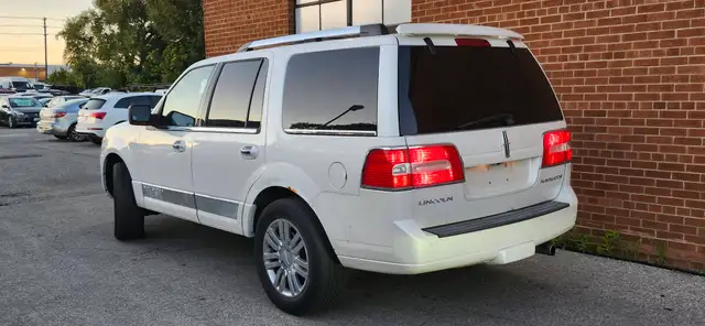 2010 Lincoln Navigator 4WD 4dr Ultimate - Photo 3