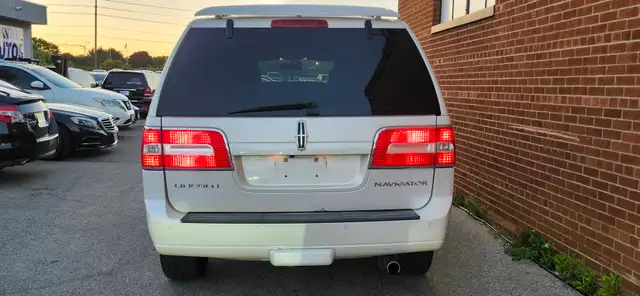 2010 Lincoln Navigator 4WD 4dr Ultimate - Photo 4