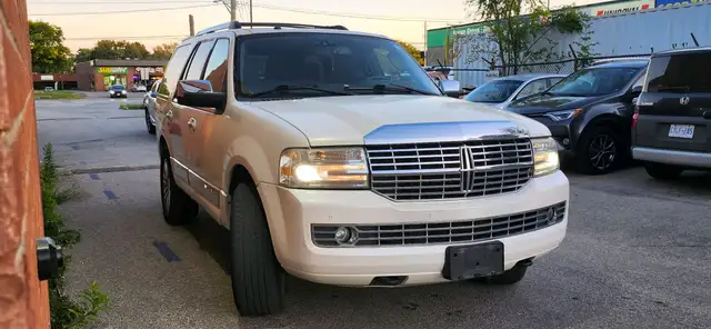 2010 Lincoln Navigator 4WD 4dr Ultimate - Photo 5
