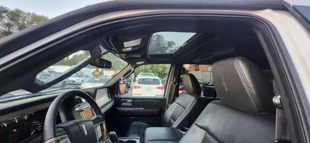 2010 Lincoln Navigator 4WD 4dr Ultimate - Photo 10
