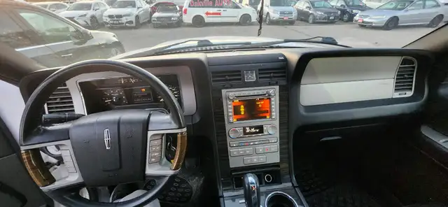 2010 Lincoln Navigator 4WD 4dr Ultimate - Photo 13