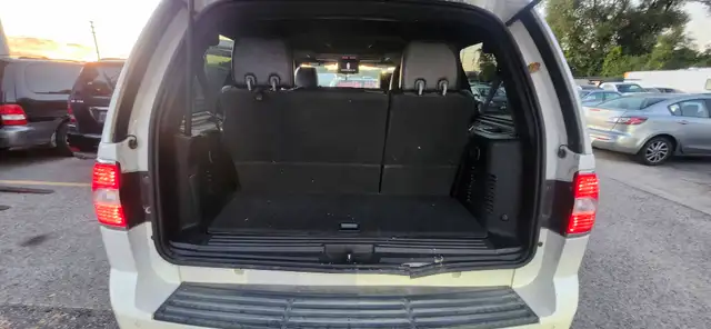 2010 Lincoln Navigator 4WD 4dr Ultimate - Photo 24