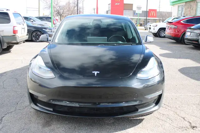 2023 Tesla Model 3 - Photo 2