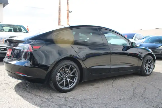 2023 Tesla Model 3 - Photo 7
