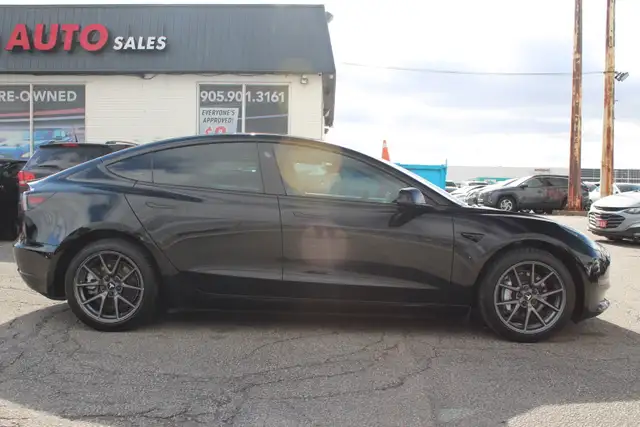 2023 Tesla Model 3 - Photo 8
