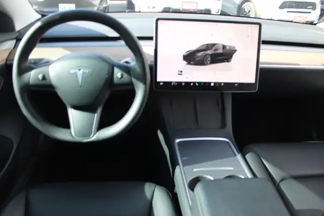 2023 Tesla Model 3 - Photo 10