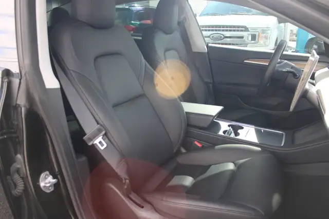 2023 Tesla Model 3 - Photo 12