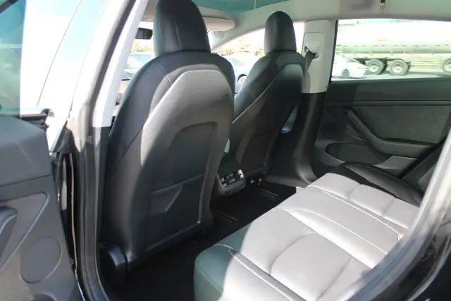 2023 Tesla Model 3 - Photo 13