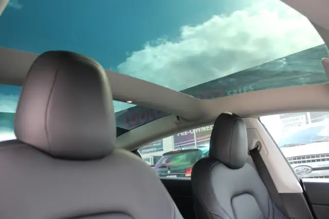 2023 Tesla Model 3 - Photo 14