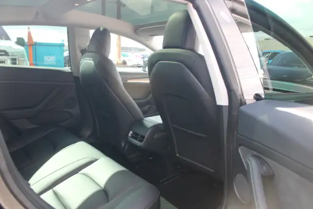 2023 Tesla Model 3 - Photo 15