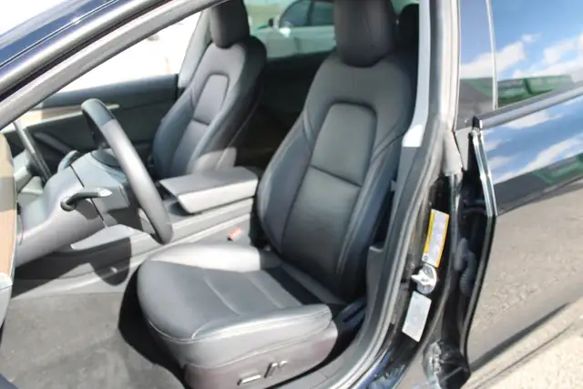 2023 Tesla Model 3 - Photo 16