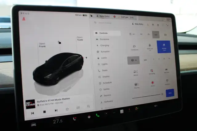 2023 Tesla Model 3 - Photo 17