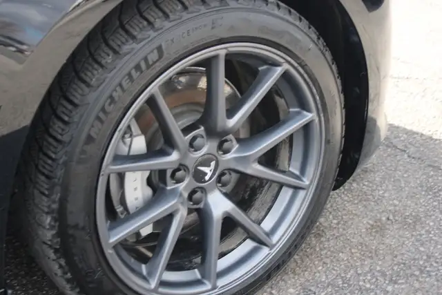 2023 Tesla Model 3 - Photo 25