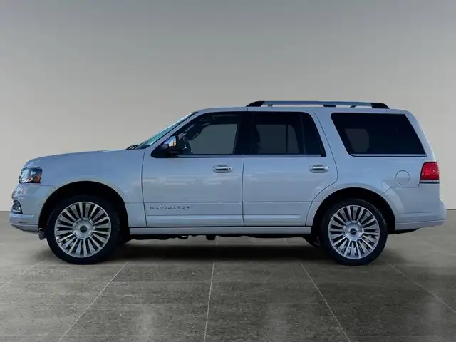2017 Lincoln Navigator Select - Photo 2