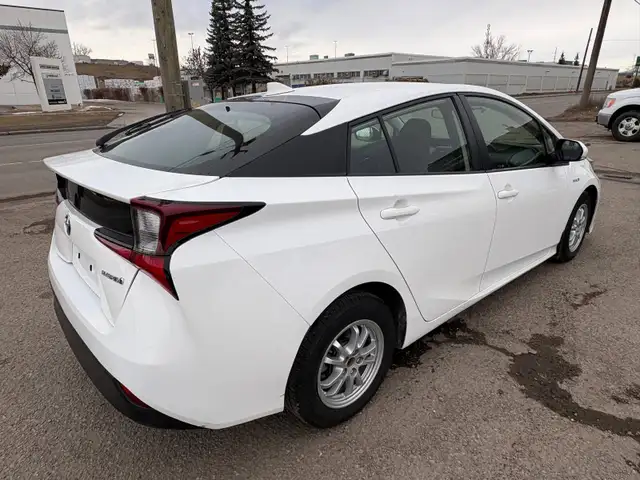 2021 Toyota Prius AWD-e - Photo 3