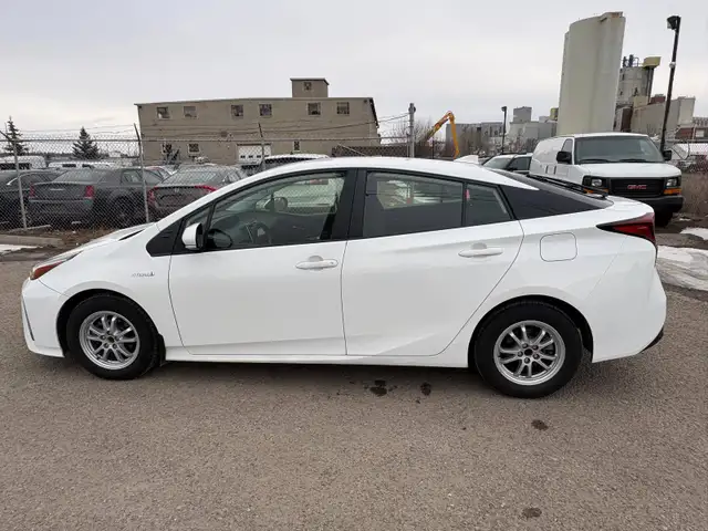 2021 Toyota Prius AWD-e - Photo 6