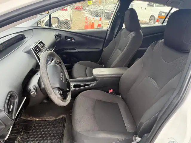 2021 Toyota Prius AWD-e - Photo 10