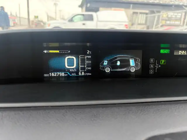 2021 Toyota Prius AWD-e - Photo 11