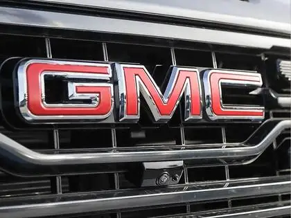 2026 GMC Sierra 1500 AT4 - Photo 9