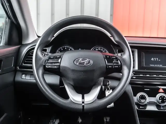 2020 Hyundai Elantra Essential - One Owner I No Accidents I Heat - Photo 12
