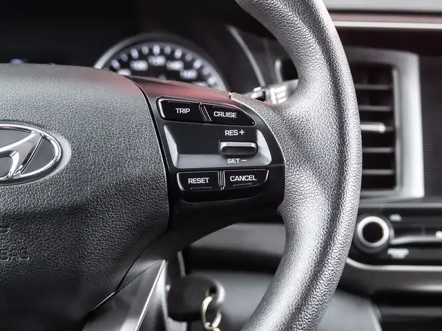 2020 Hyundai Elantra Essential - One Owner I No Accidents I Heat - Photo 14