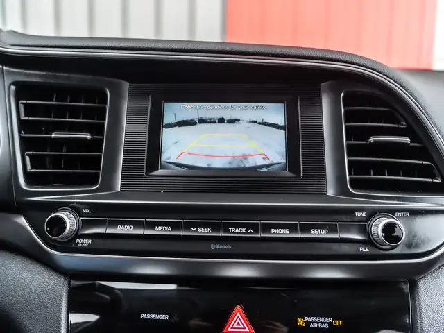 2020 Hyundai Elantra Essential - One Owner I No Accidents I Heat - Photo 17