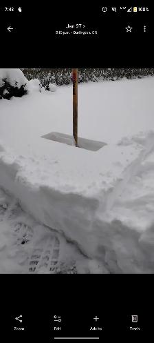Snow shoveling - Photo 3