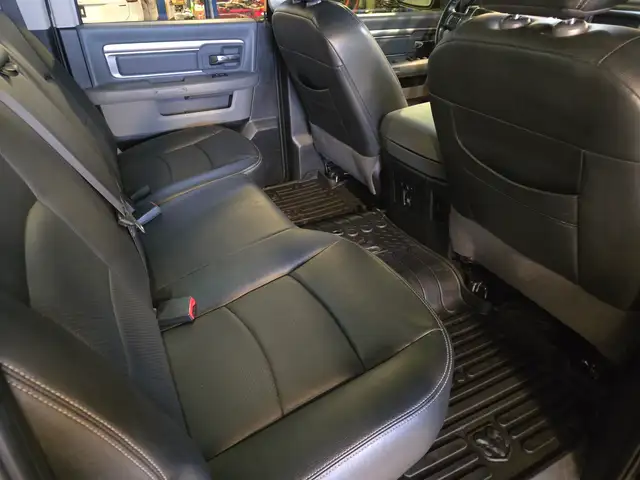 2019 RAM 1500 SLT Leather | Sunroof | No Accidents - Photo 19