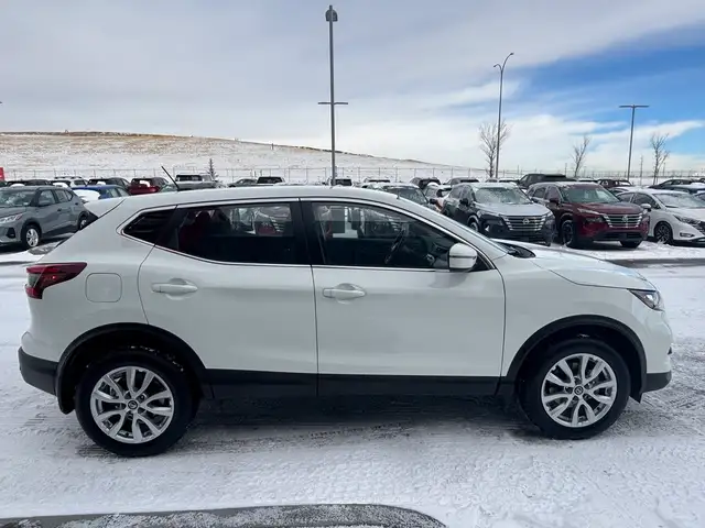 2022 Nissan Qashqai AWD S CVT • One Owner • Accident Free CarFax - Photo 8