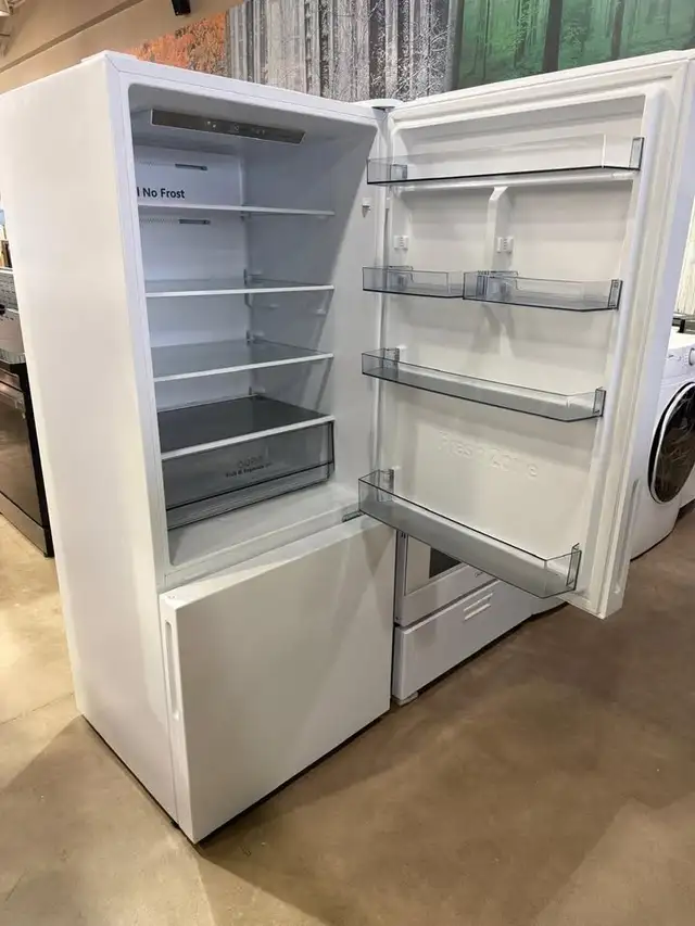 Econoplus Halifax Big Sale Hisense 28'' Fridge White- OPEN BOX - Photo 3