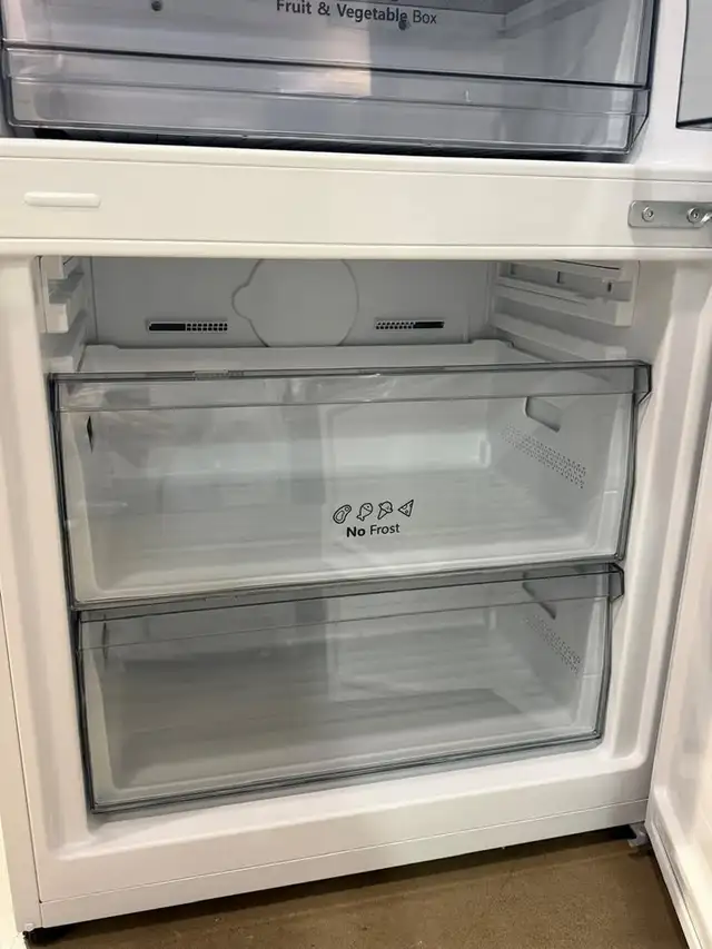 Econoplus Halifax Big Sale Hisense 28'' Fridge White- OPEN BOX - Photo 5
