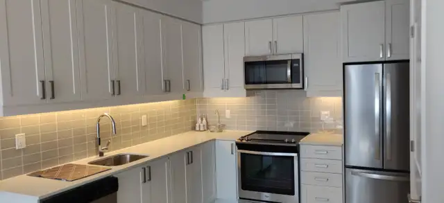 Master bedroom for rent - VMC - Vaughan - Available 29/Mar - Photo 2