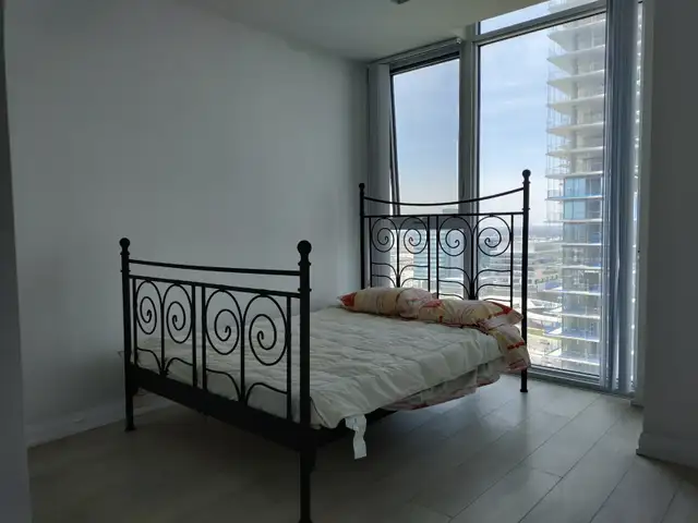 Master bedroom for rent - VMC - Vaughan - Available 29/Mar - Photo 4