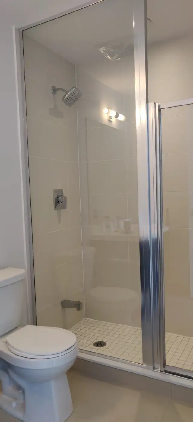 Master bedroom for rent - VMC - Vaughan - Available 29/Mar - Photo 5