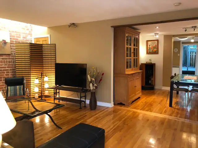 SUPERBE 4 ½ MEUBLÉ AVEC JARDINET ET COUR ARRIÈRE – LE PLATEAU - Photo 2